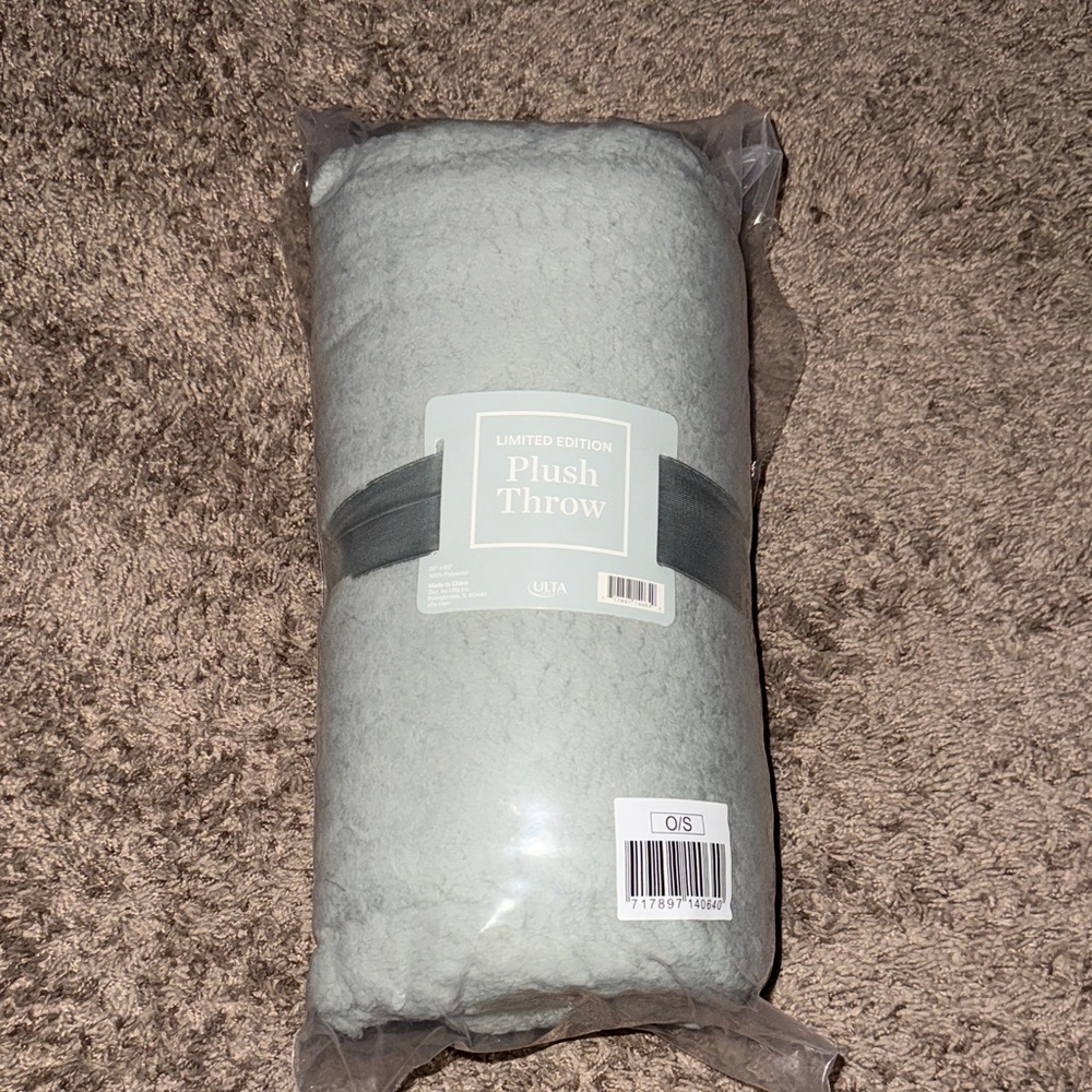 Ulta Gray Plush Throw